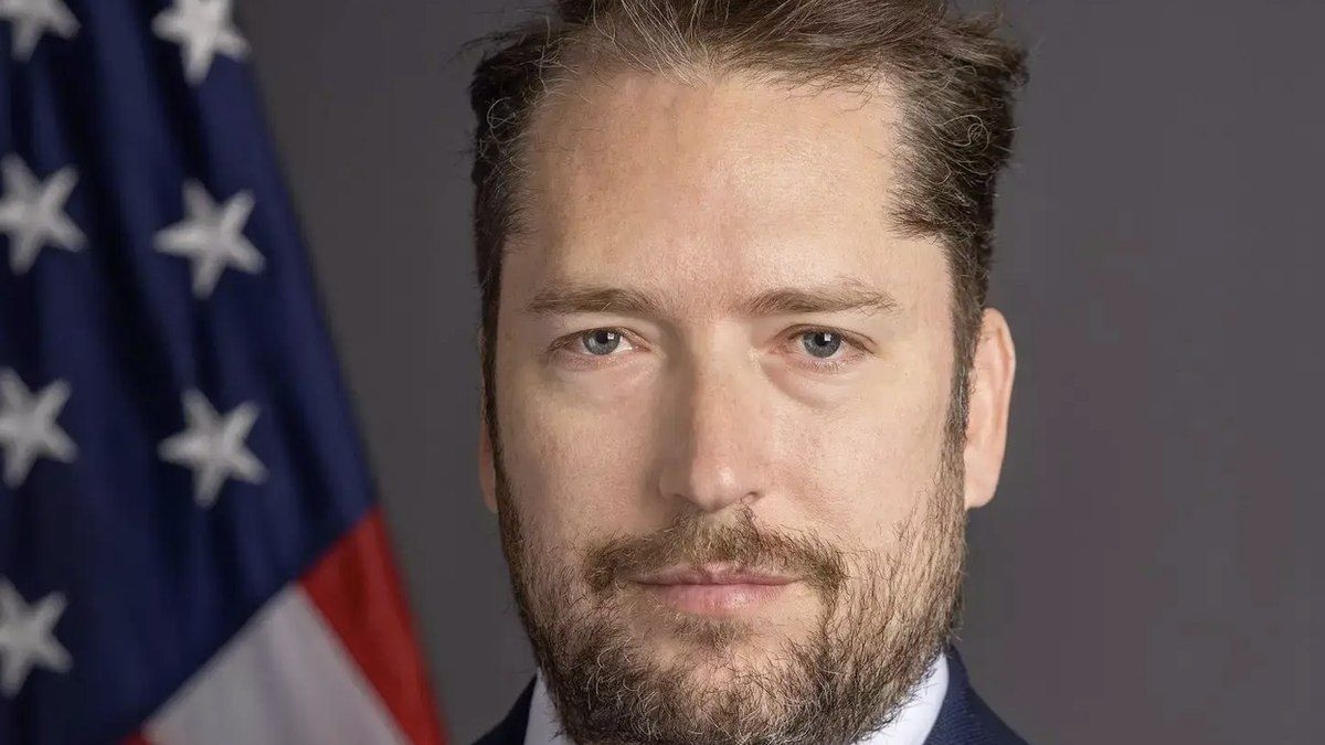 Moraes veta visita de assessor de Trump a Bolsonaro