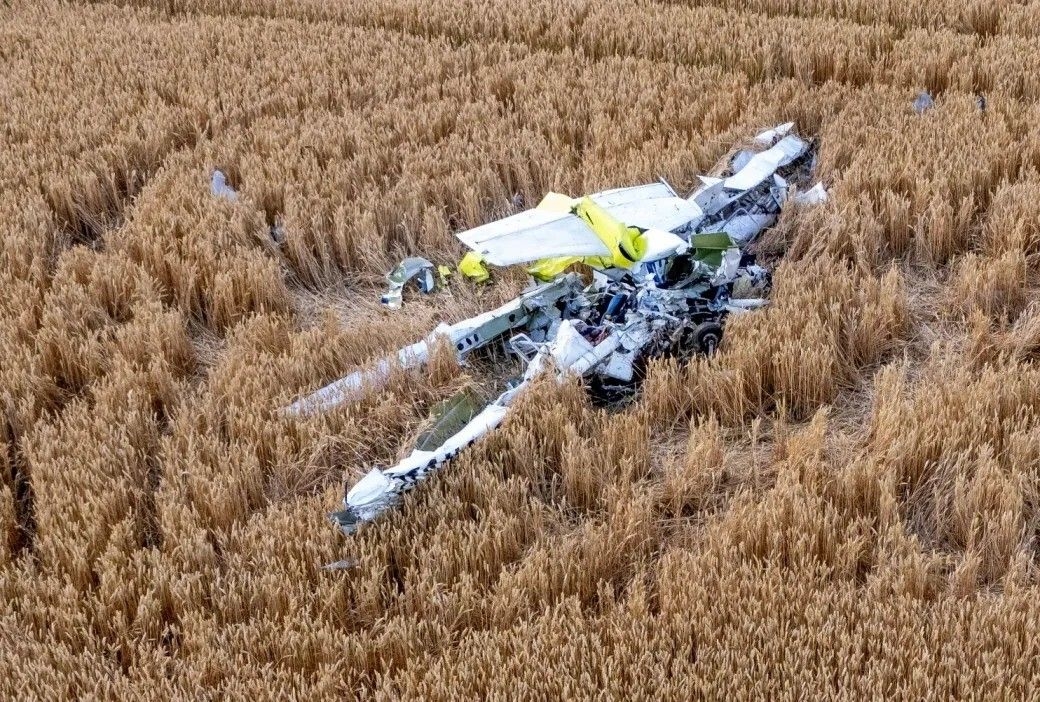Queda de avião experimental na Inglaterra deixa dois mortos