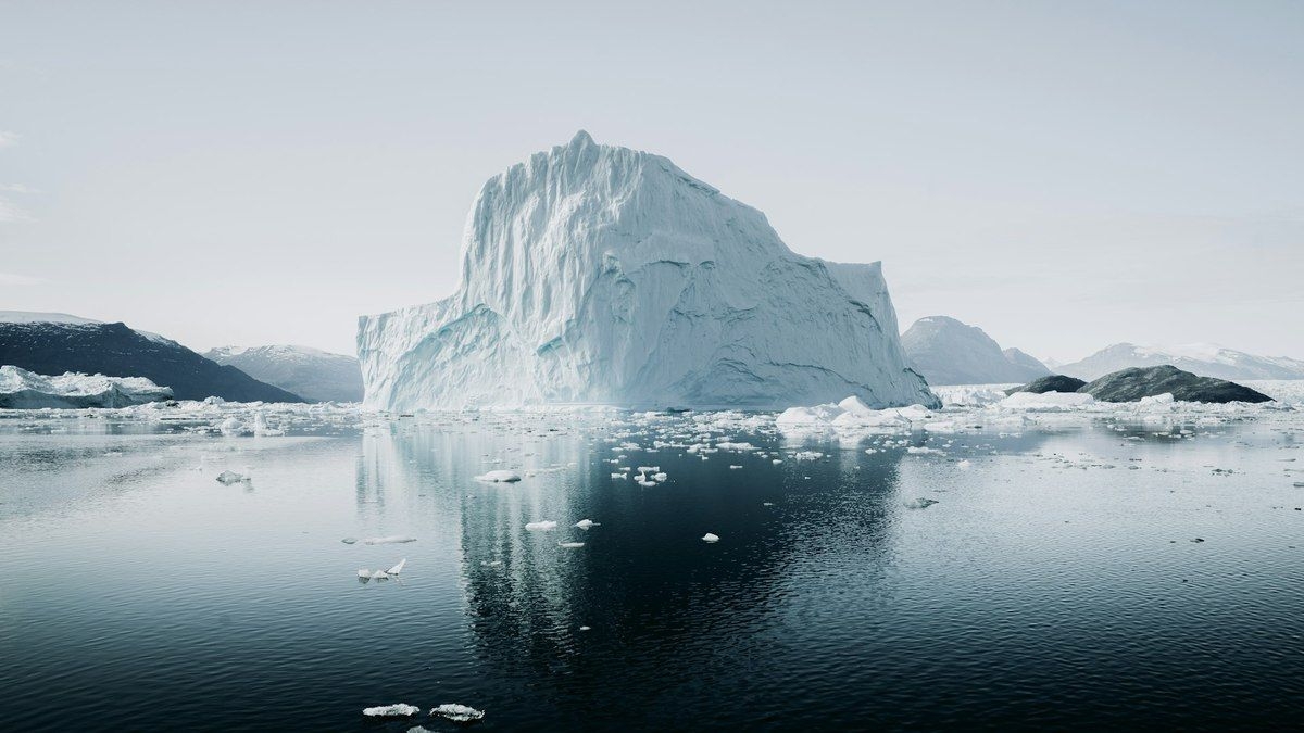 Derretimento de gelo na Antártida gera preocupações ambientais