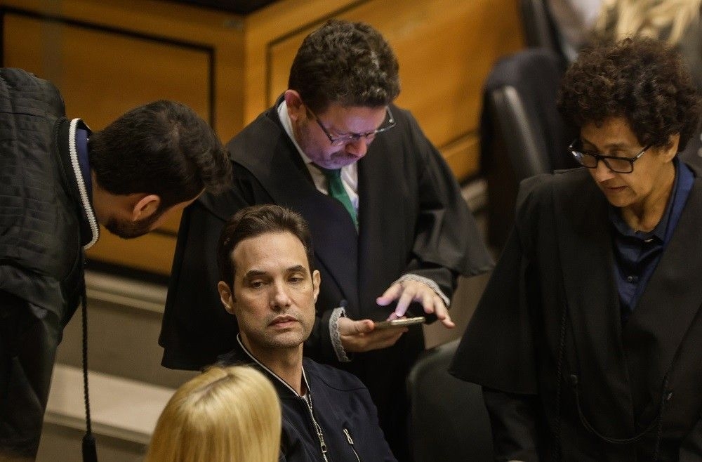 Jairinho nega agressões e admite brincadeiras com Henry