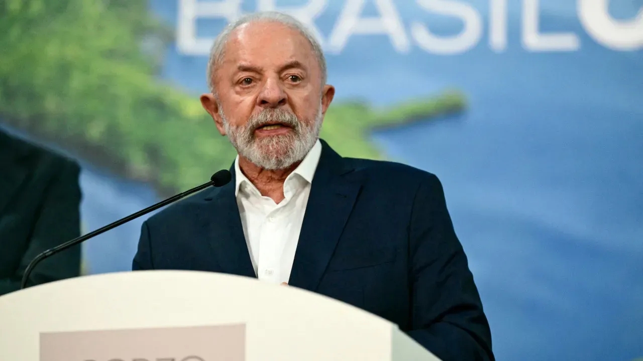 Lula e Ato pela Democracia com Pouca Adesão Política