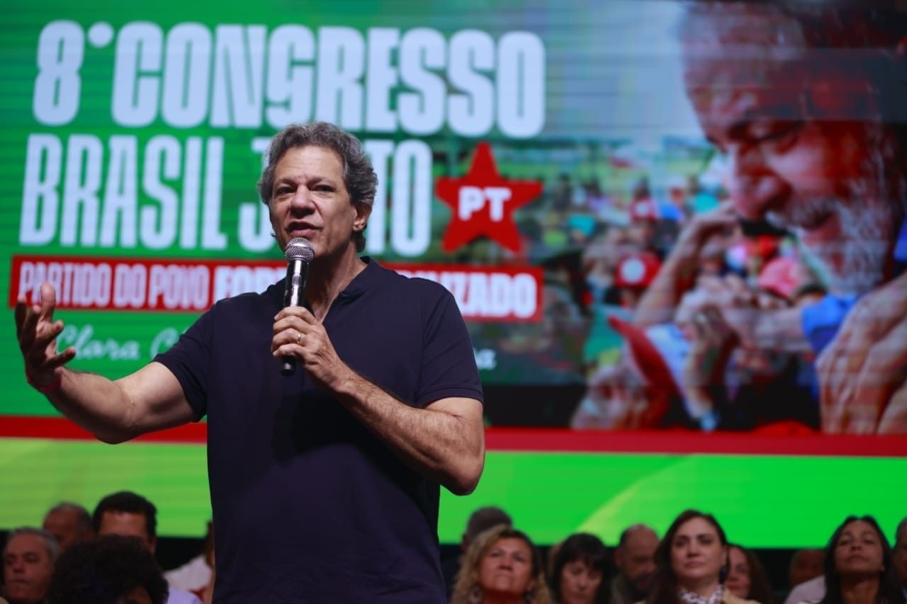 Haddad critica relação de Flávio com dono do Banco Master