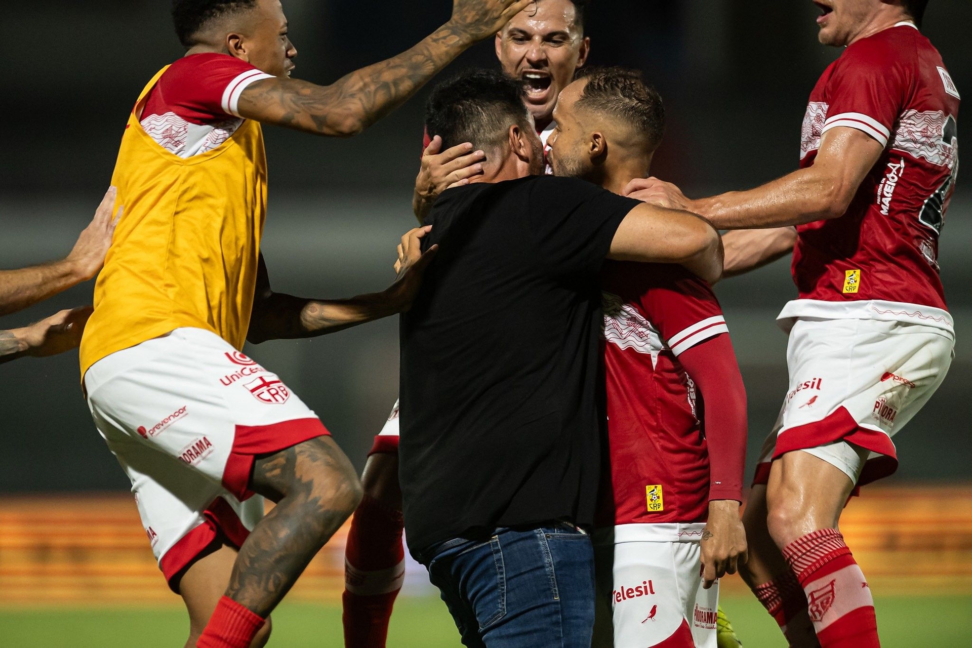 CRB vence Figueirense com jogada ensaiada e treino eficaz