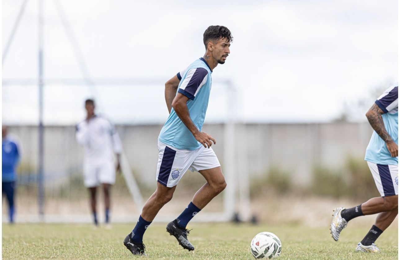 CSA regulariza reforços e anuncia novo atacante