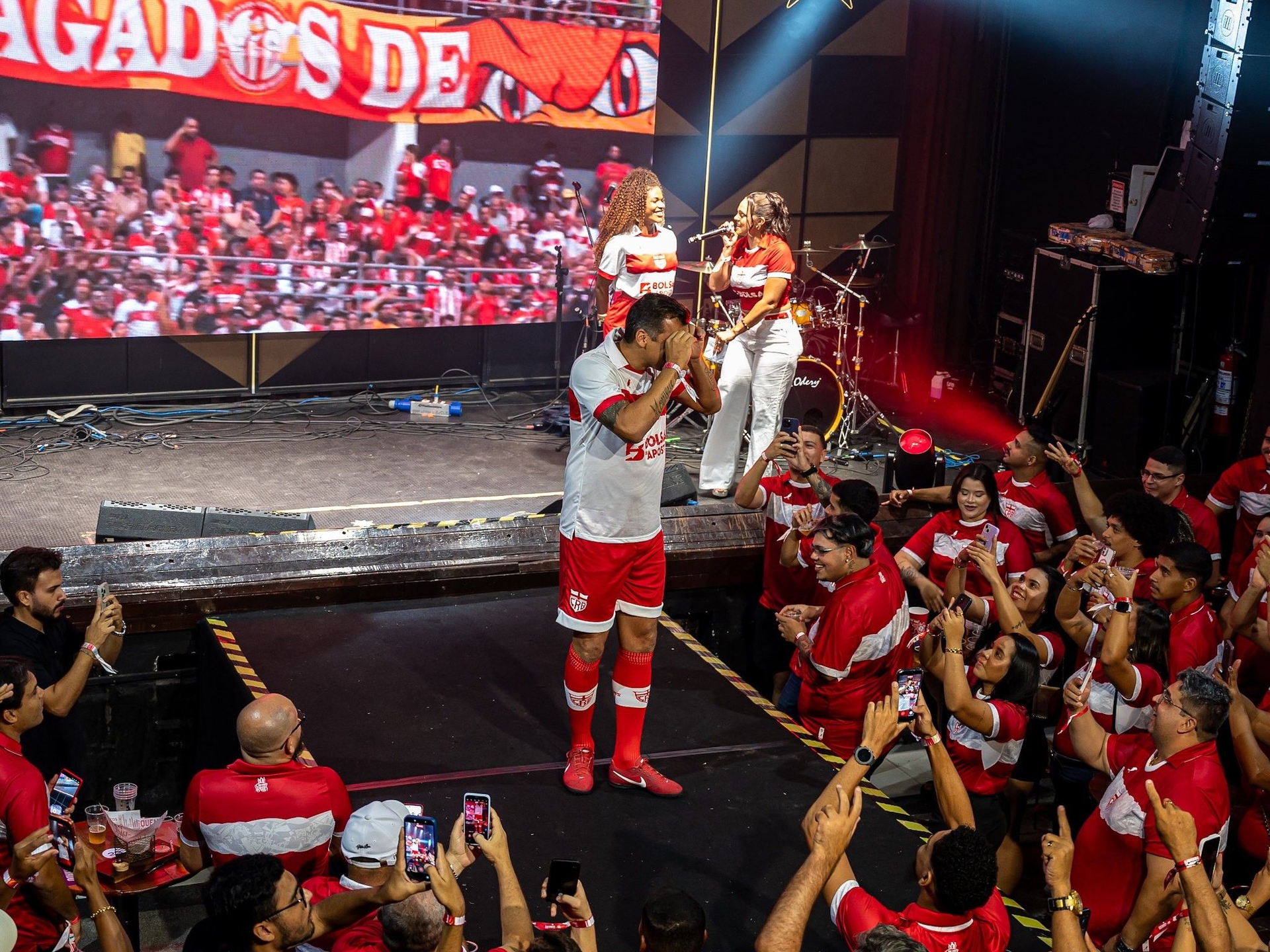 CRB apresenta nova linha de camisas para 2026