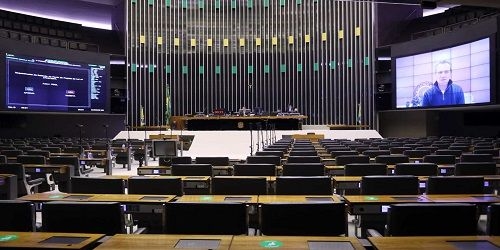 O que mais mostra posições contraditórias na política? Os interesses próprios.