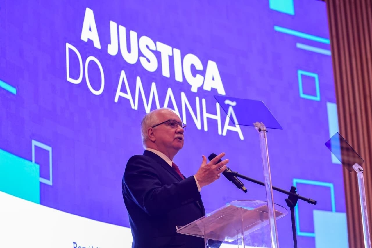 Fachin destaca responsabilidade das plataformas digitais no debate público