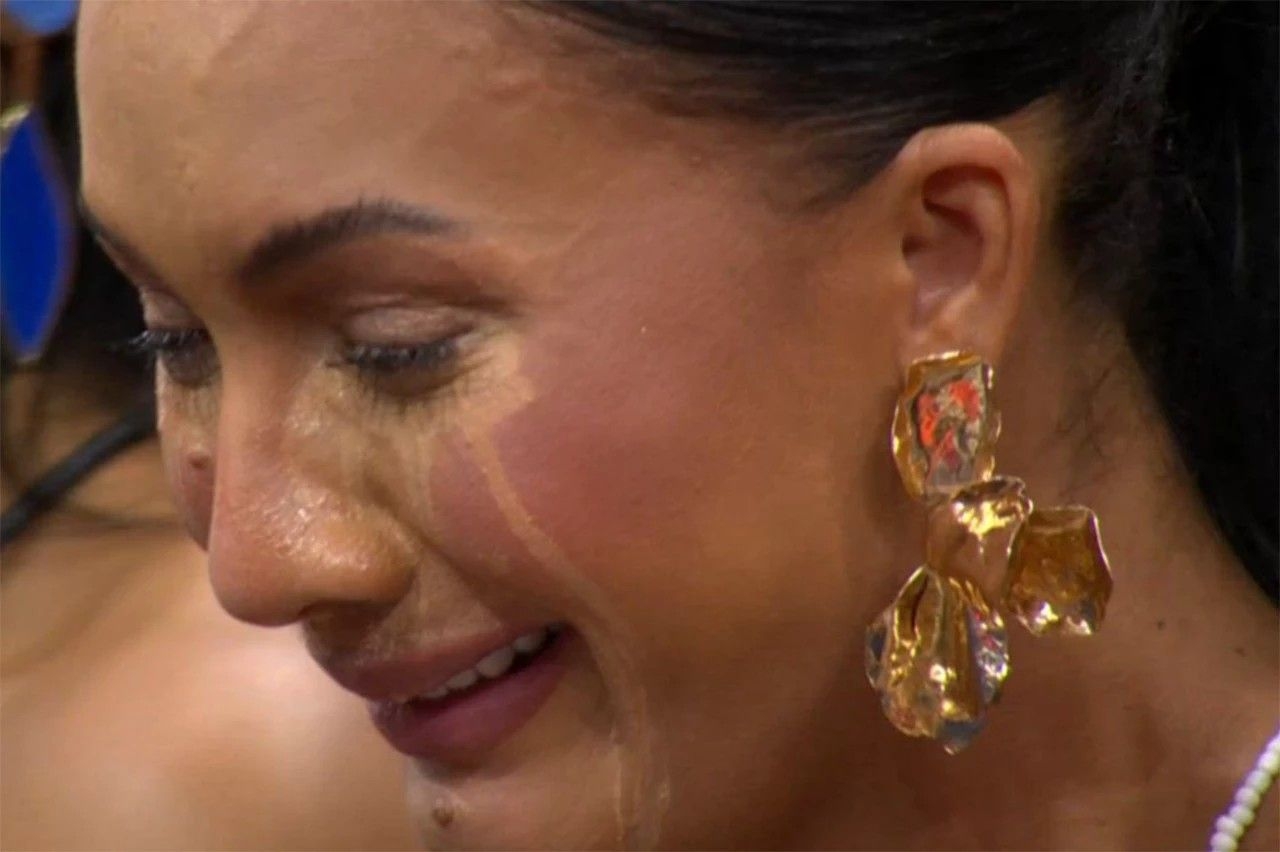 Maxiane se emociona com a apresentação de Dia das Mães