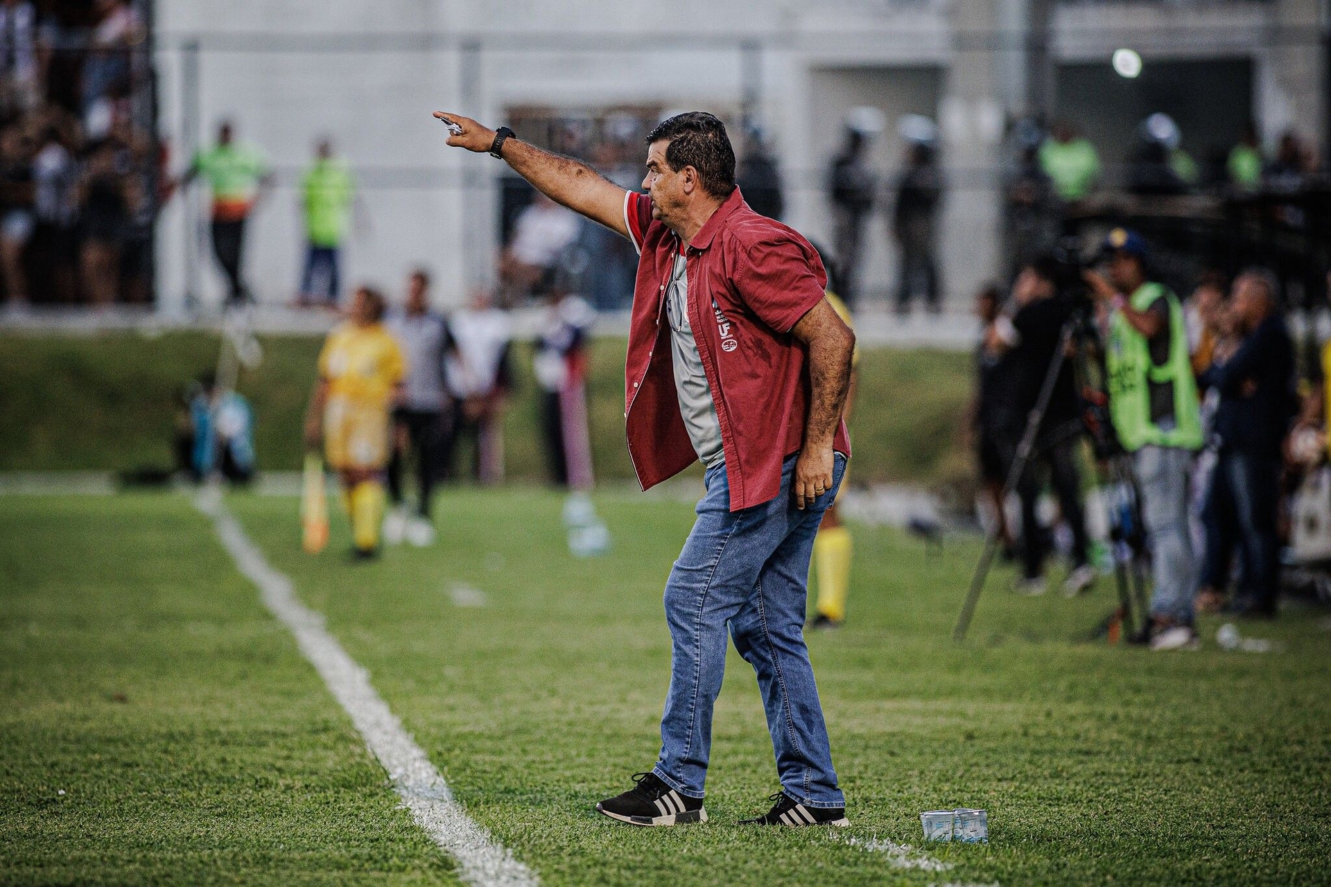 CSA apresenta Moacir Júnior como novo técnico