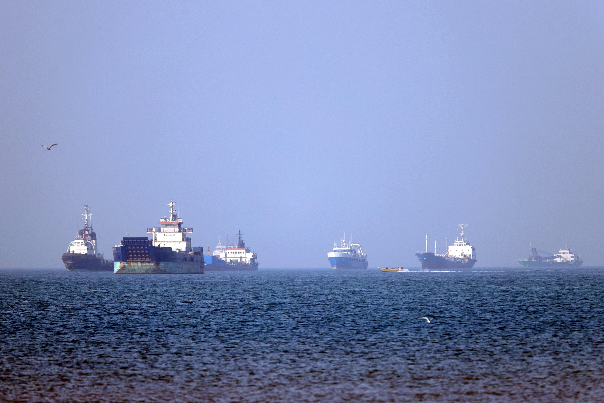 Navios iranianos atravessam Estreito de Ormuz com petróleo