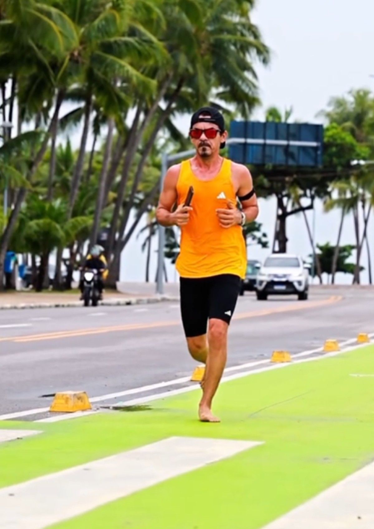 Corredor alagoano se prepara para maratona descalço