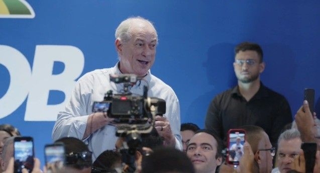 Ciro Gomes anuncia pré-candidatura ao governo do Ceará