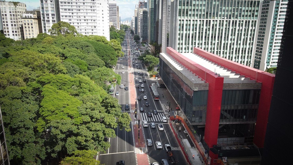 Feriado em SP começa seco, mas chove no domingo