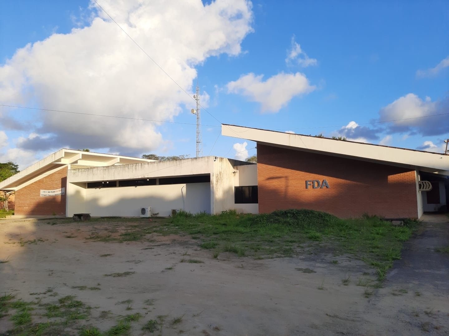 Ufal suspende aulas após aluna ter meningite