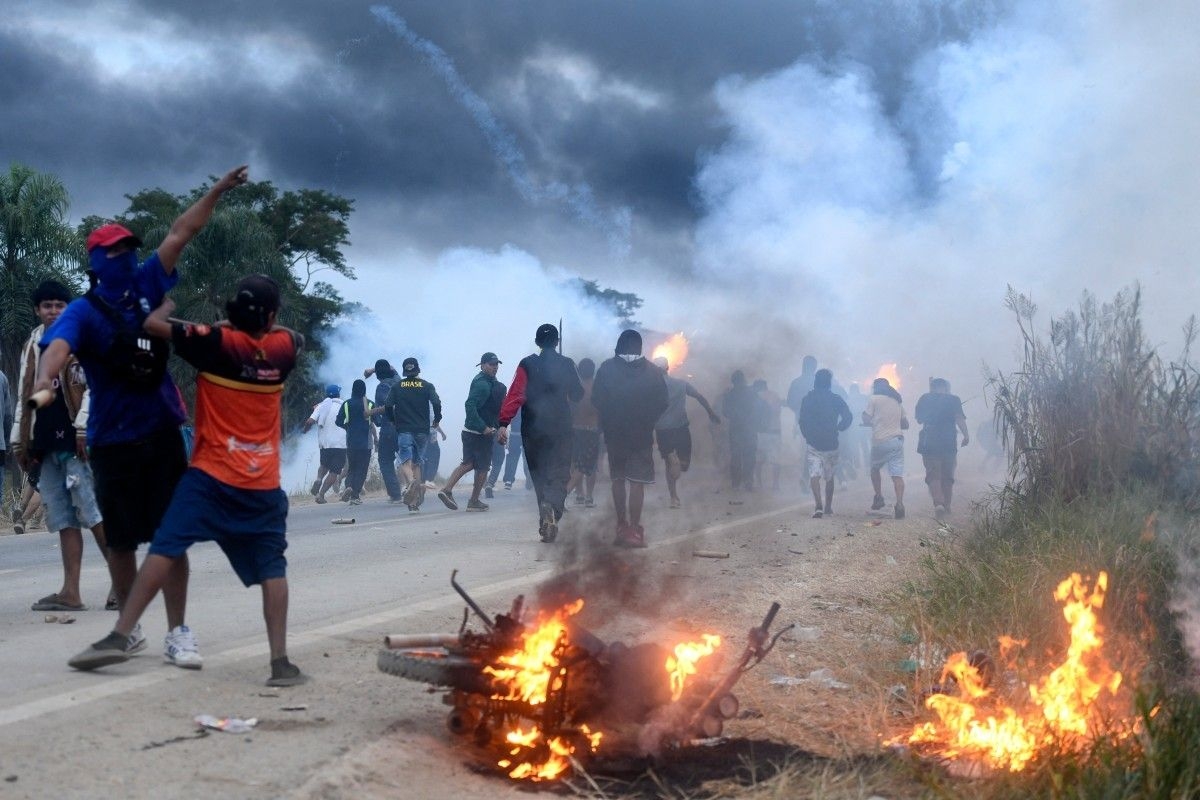 Conflitos entre polícia e manifestantes marcam Bolívia em crise