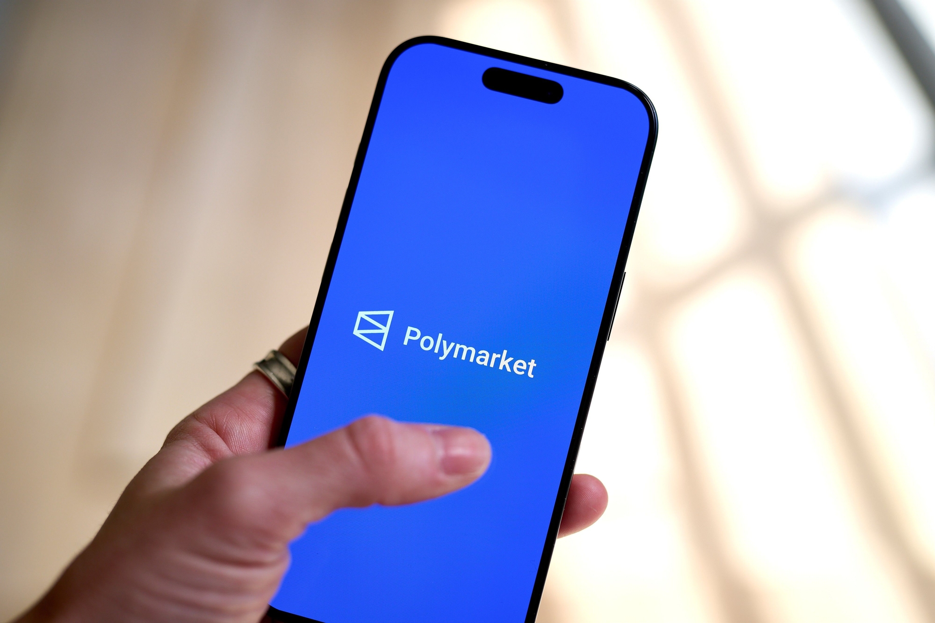 Polymarket enfrenta investigações por vídeos de apostas falsas