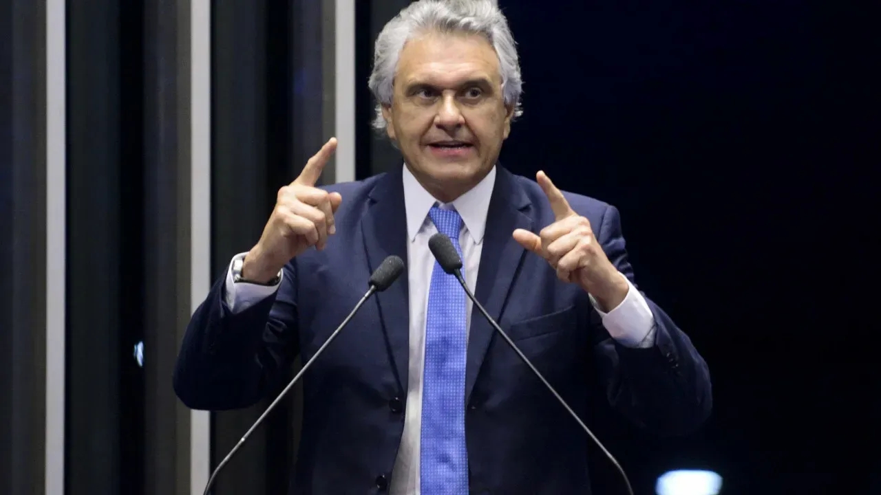 Caiado deixa governo em Goiás com parentes em cargos