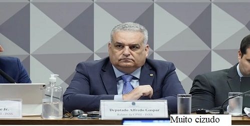 Alfredo Gaspar mistura-se aos fardos da corrupção e abandona seu passado: Flávio Bolsonaro “homem de bem”