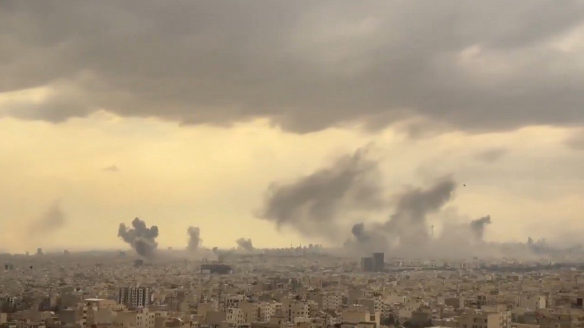 Explosões em Teerã: Israel intensifica bombardeios no Irã