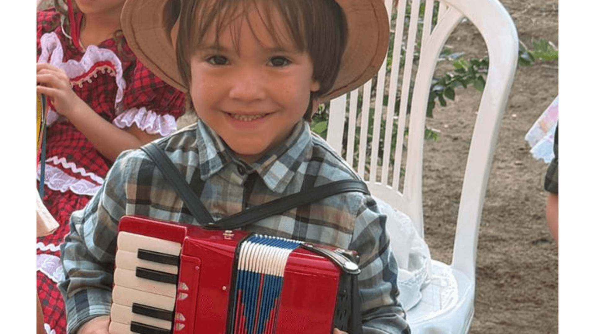 Menino viraliza cantando forró e conquista artistas