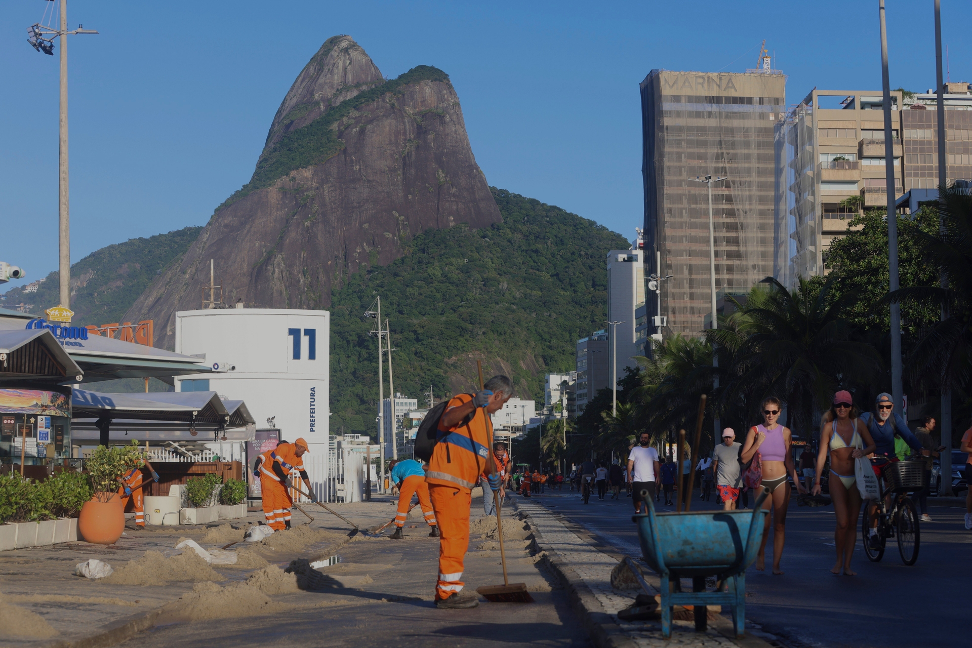 Soluções para ressacas que afetam a orla do Leblon