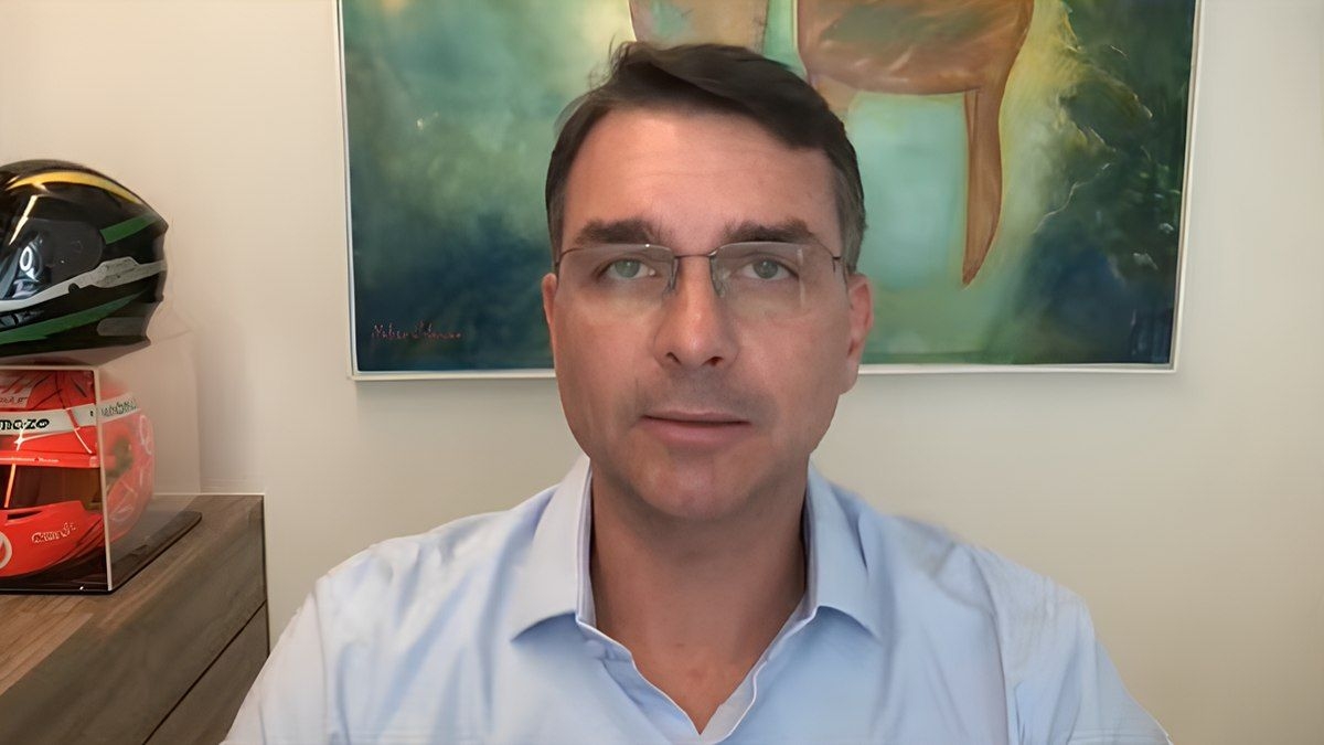 Flávio Bolsonaro menciona preço para desistir de pré-candidatura