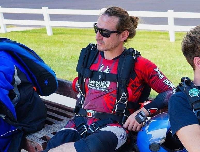 Brasileiro morre após colisão durante salto de paraquedas na Flórida, EUA