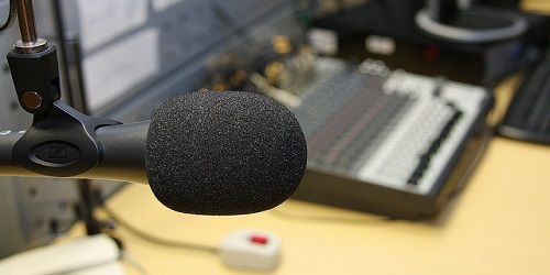 Inteligência Artificial em programa de rádio faz perder até comercial