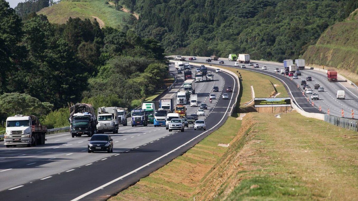 Movimento intenso nas rodovias para o feriado da Páscoa