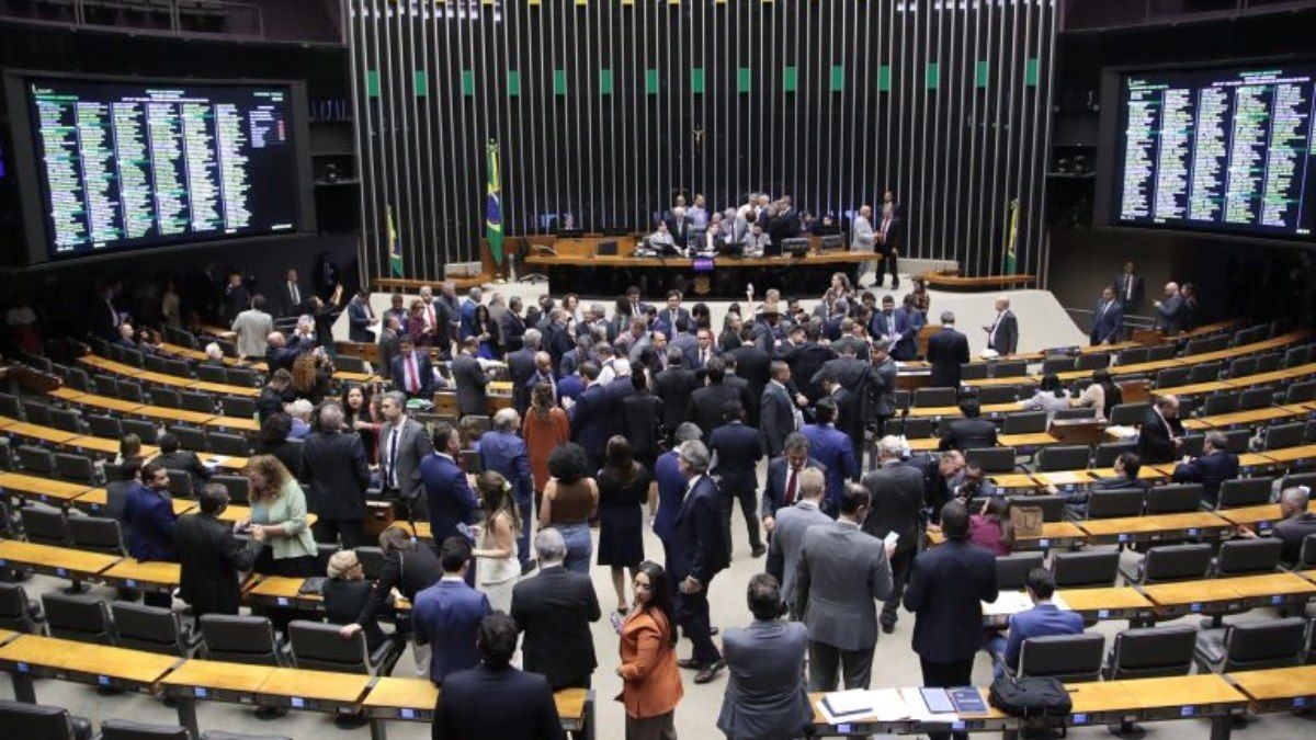 Direita lidera mudanças na janela partidária da Câmara