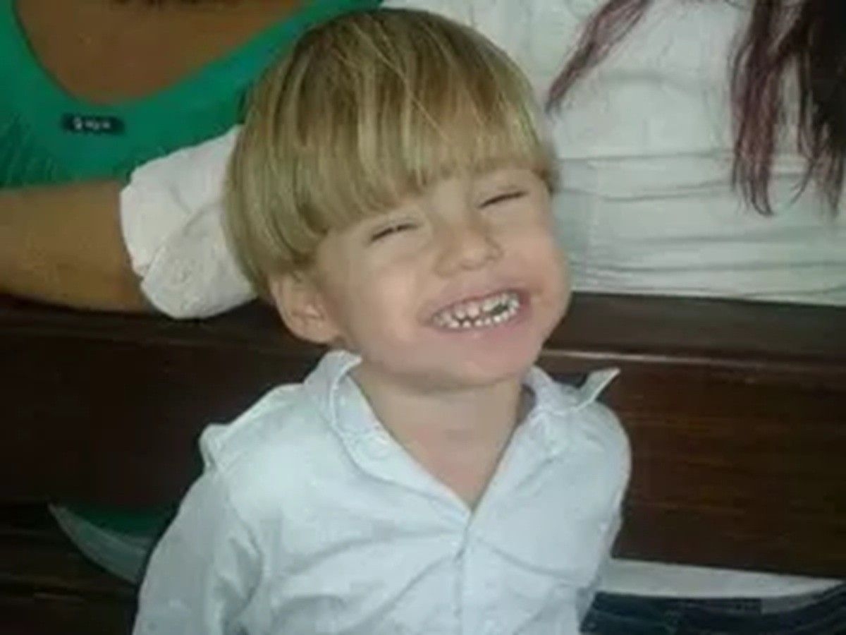 Mãe e padrasto condenados por assassinato de Dylan Taylor