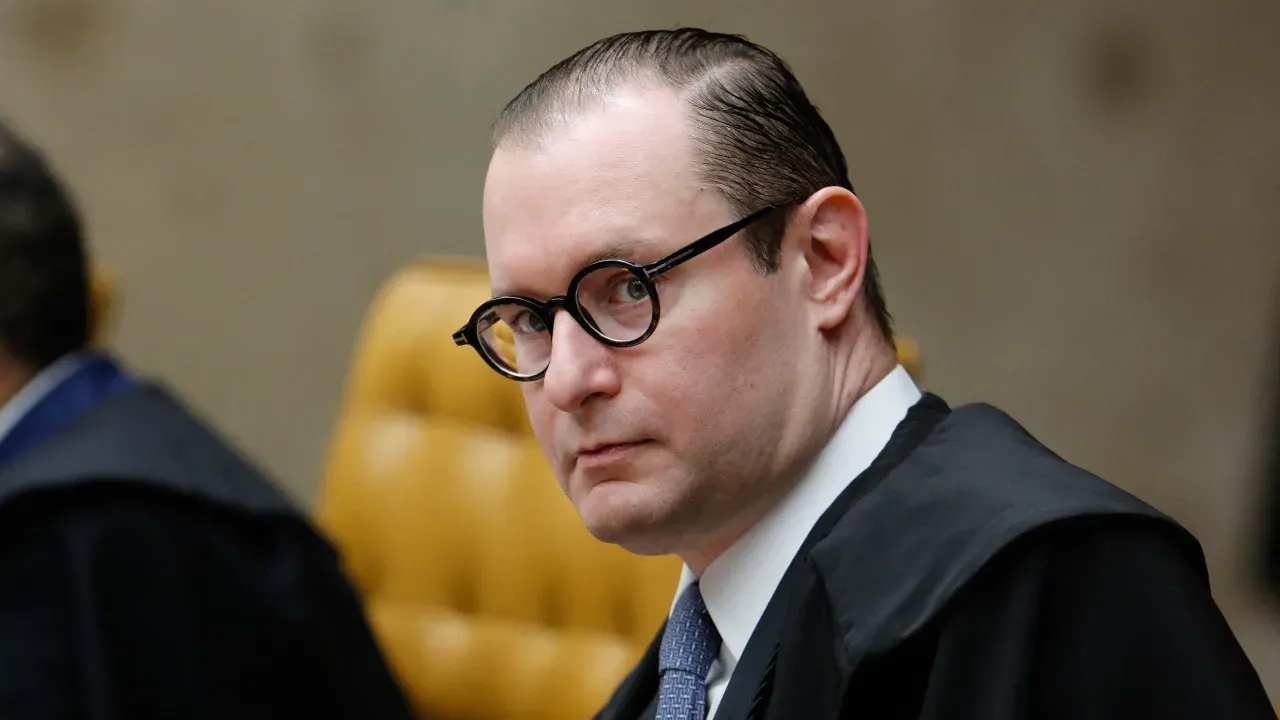 Zanin condena núcleo de desinformação em julgamento do STF