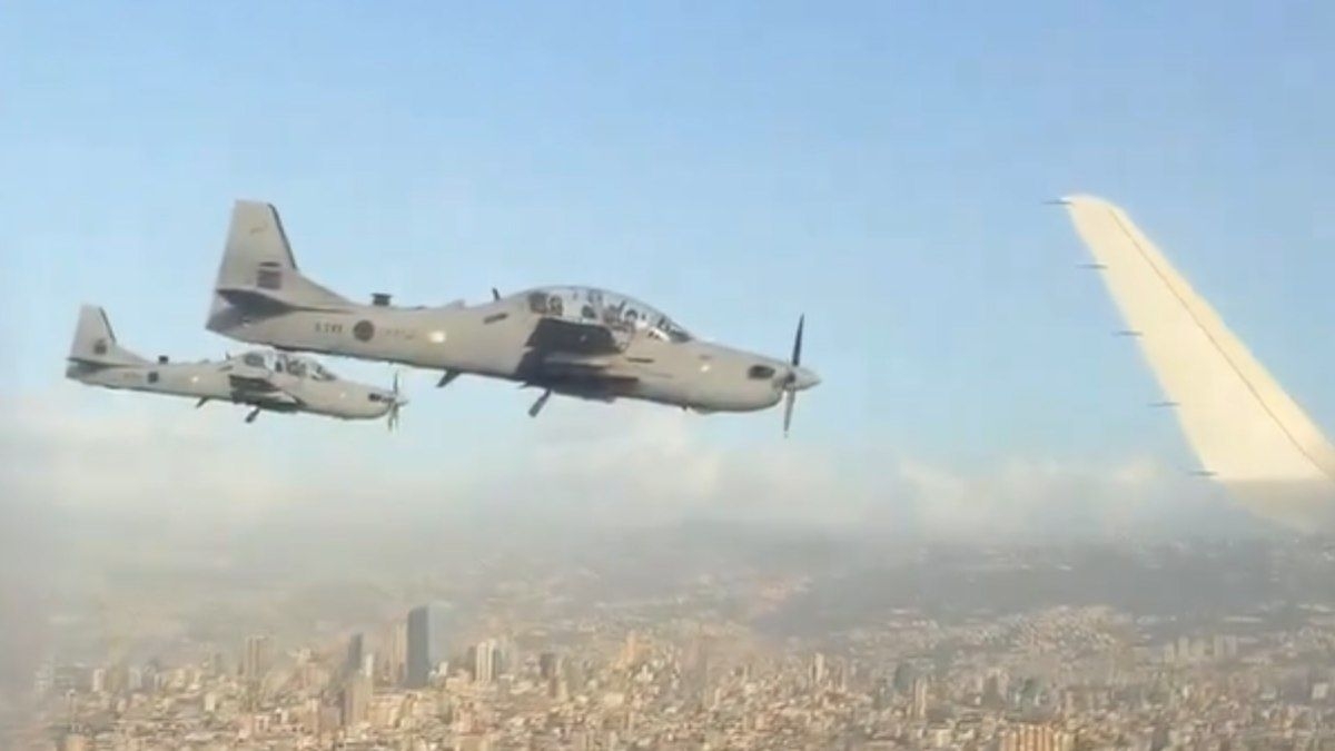 Papa é escoltado por caças da Embraer no Líbano