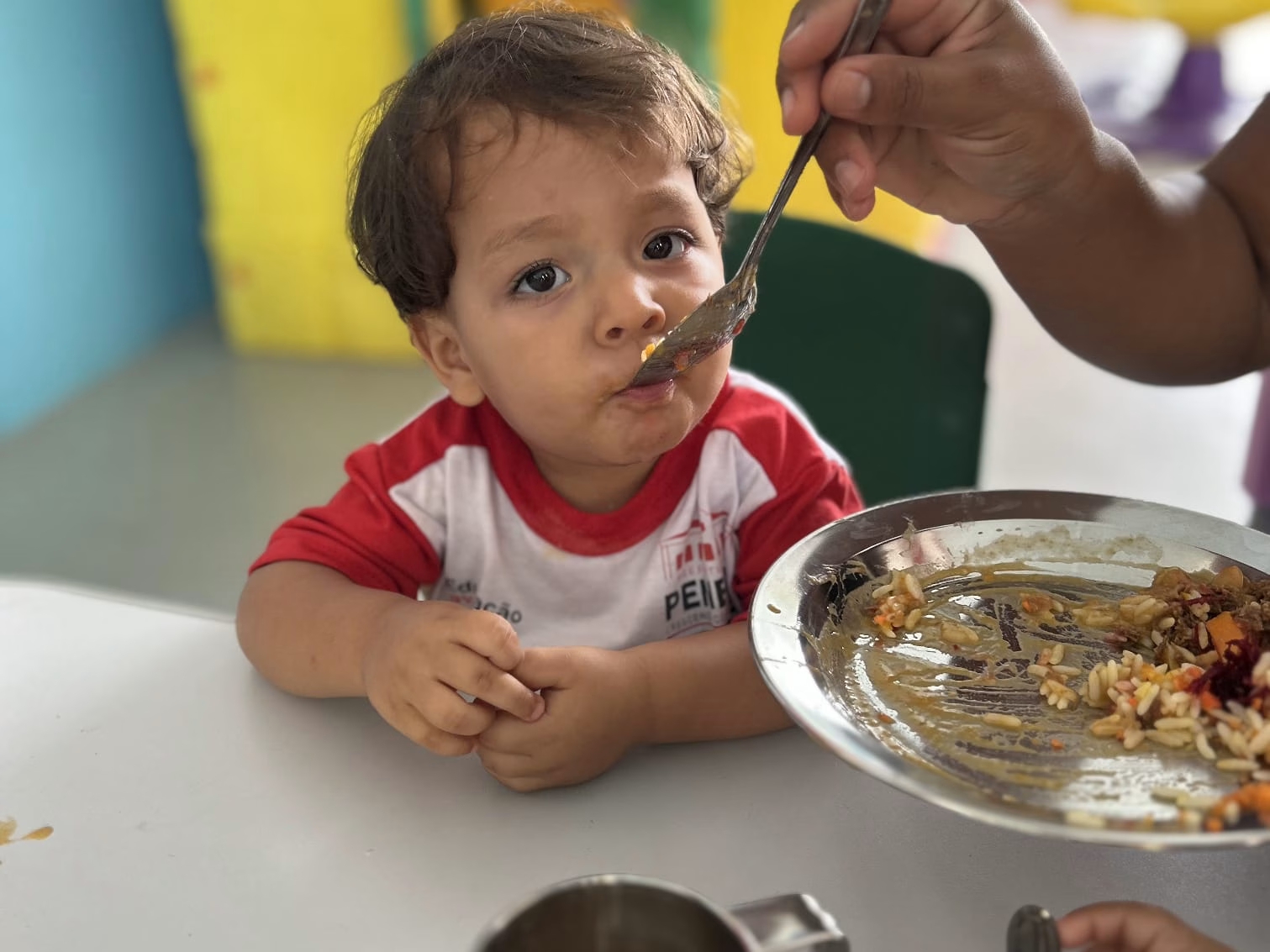 Penedo moderniza merenda escolar com utensílios de aço inox