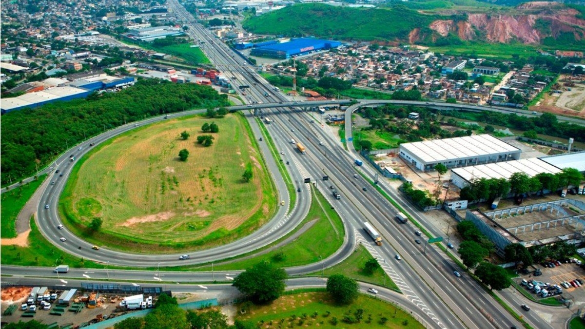 Movimento intenso nas rodovias durante o feriado