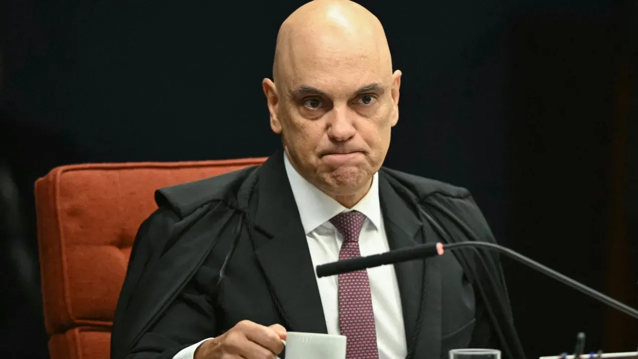 Moraes determina prisão de ex-diretor da PRF e outros