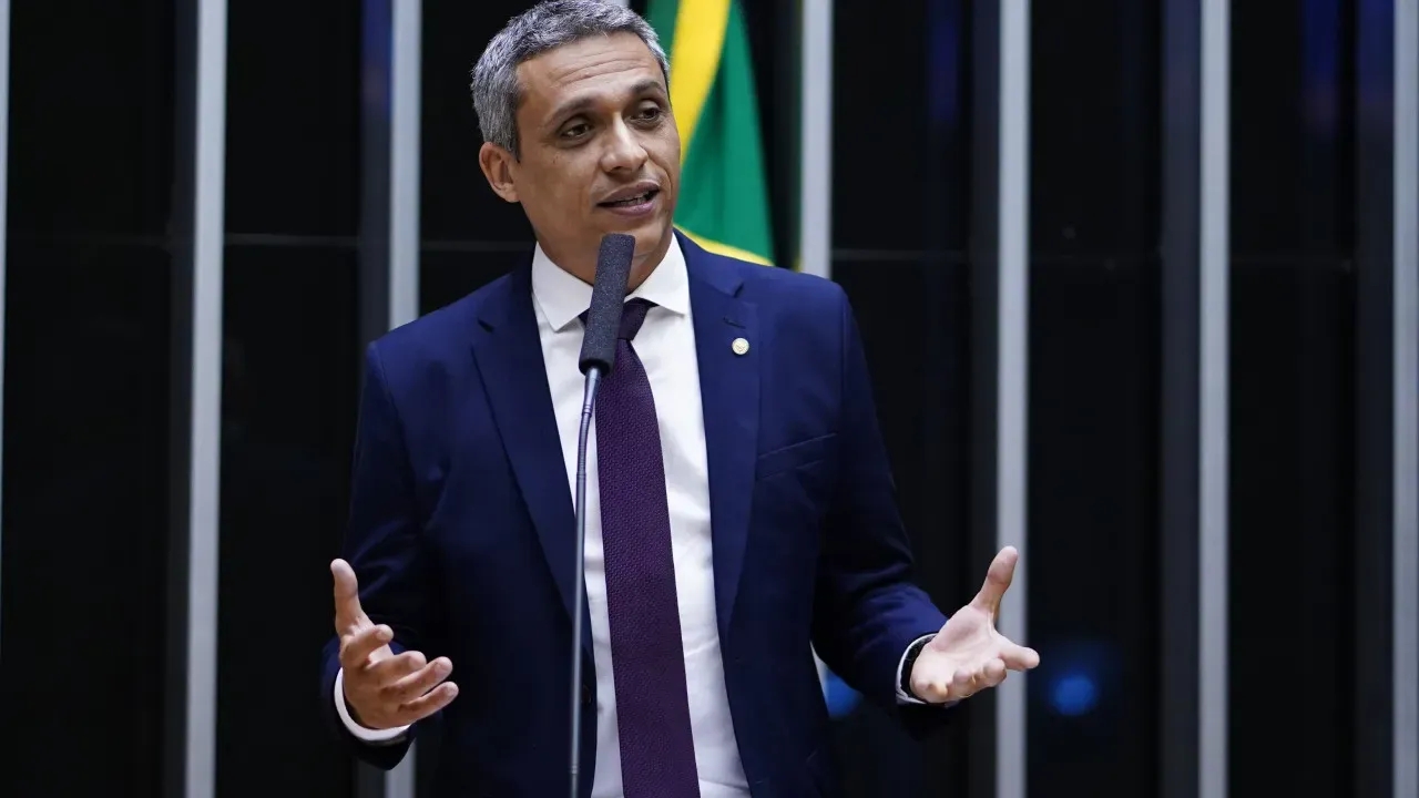 Gustavo Gayer se torna réu por injúria contra Lula