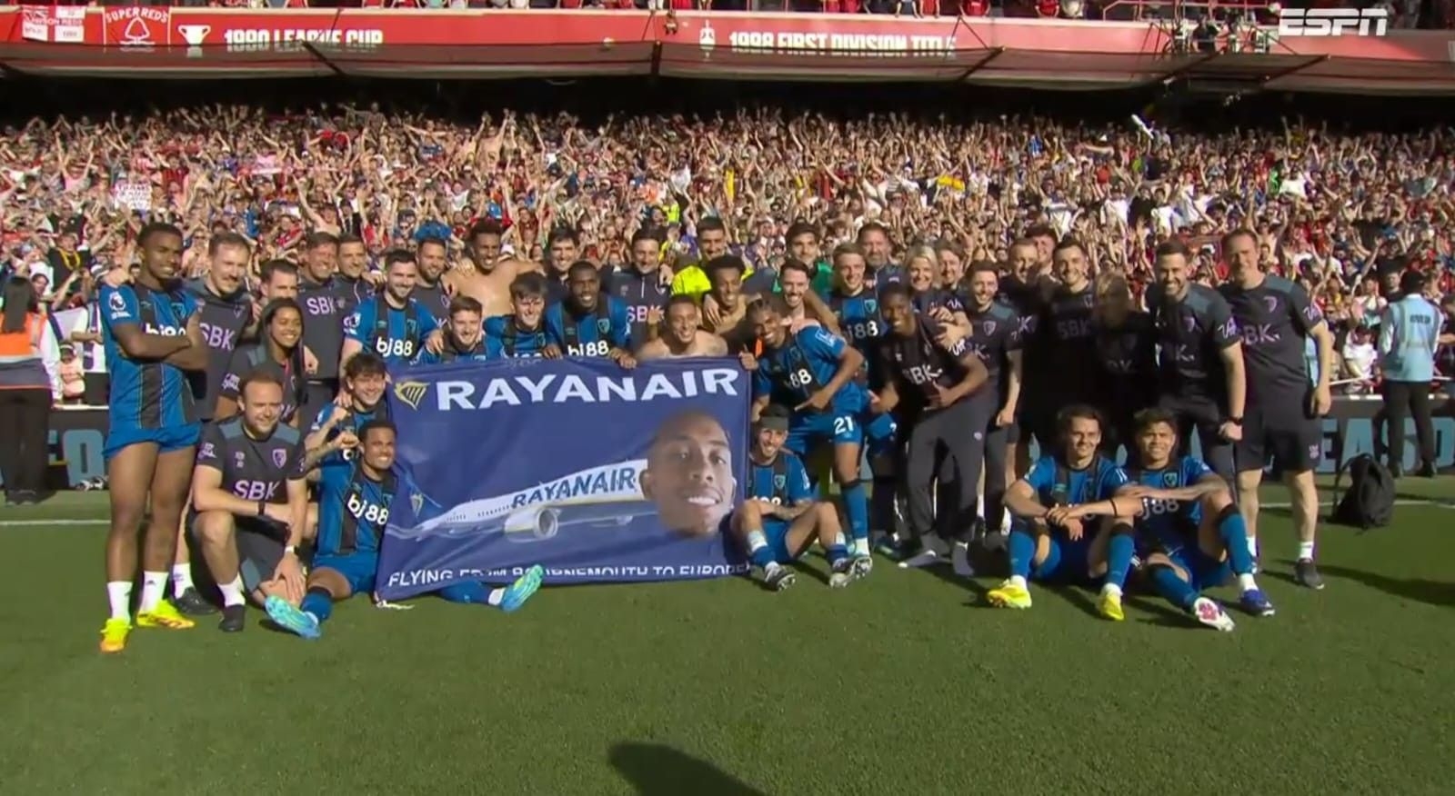Bournemouth celebra vaga inédita na Liga Europa com Rayan