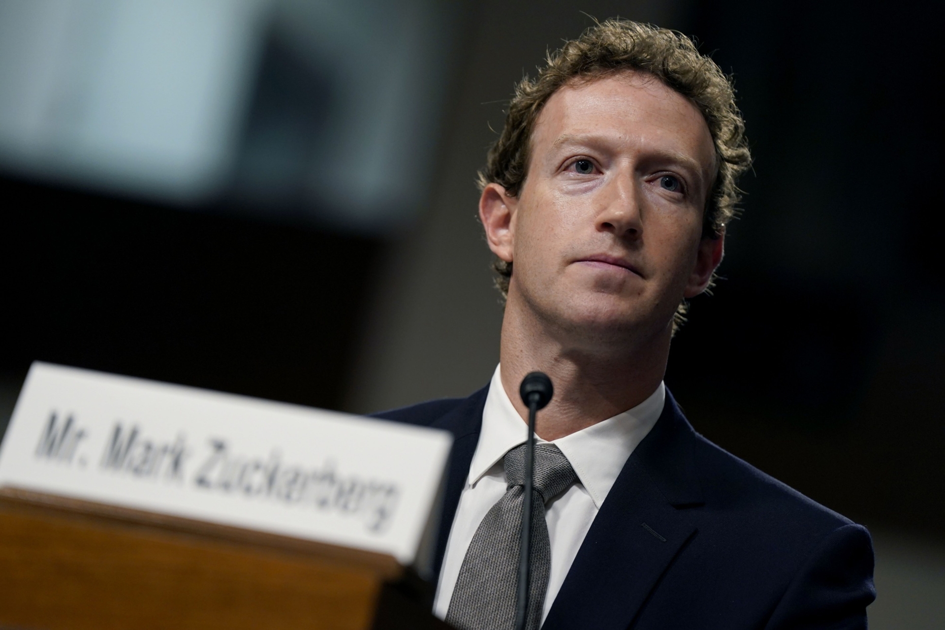 Editoras e Scott Turow processam Meta e Mark Zuckerberg