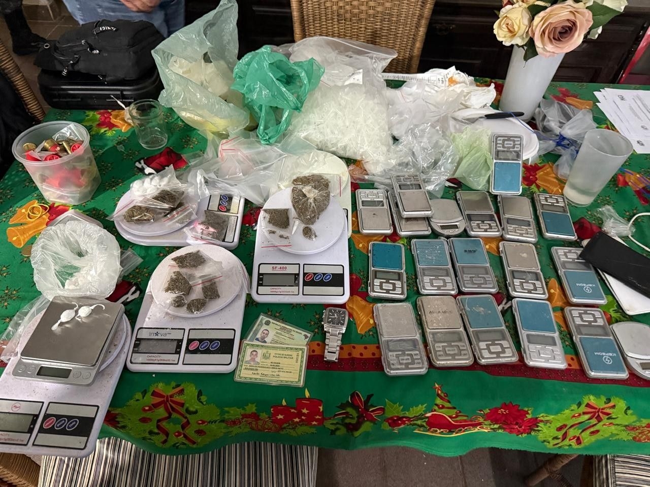 PM é preso com drogas e R$ 7 mil em Maceió