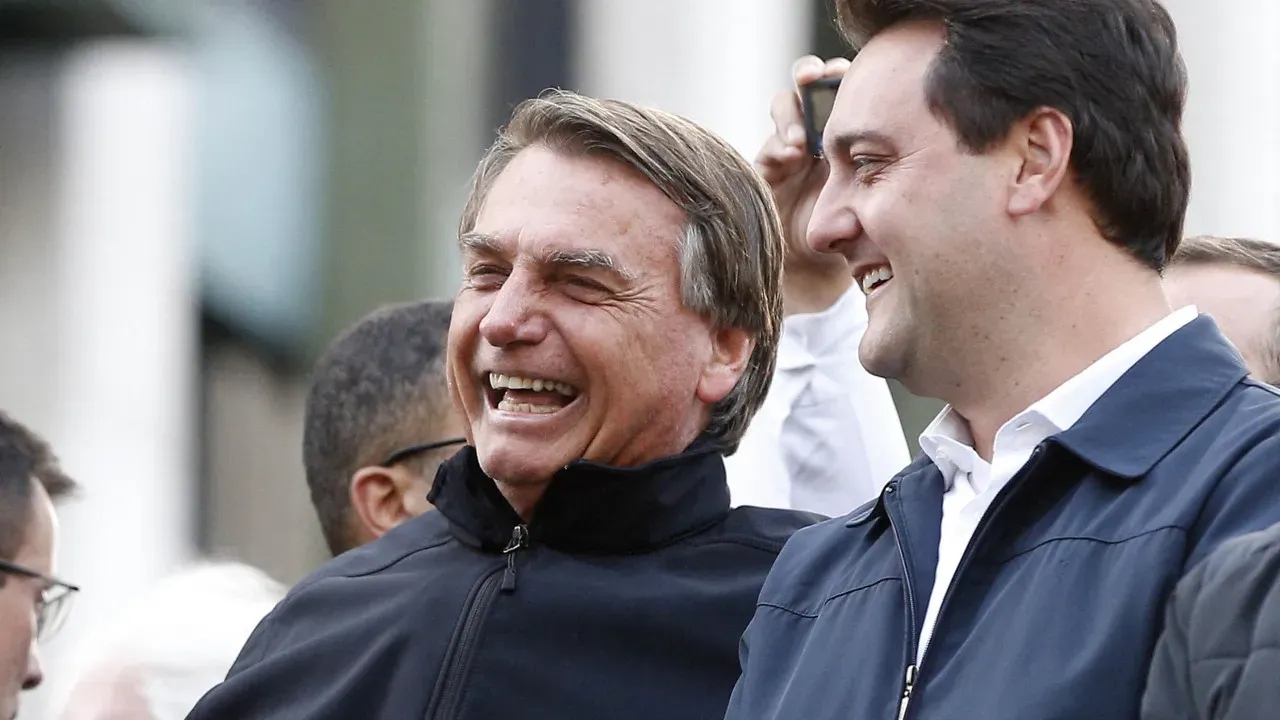 Flávio Bolsonaro busca apoio de Ratinho Júnior na pré-campanha