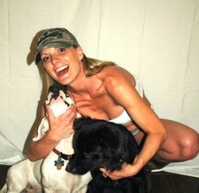 Mulher morre após ataque de pit bulls na Flórida