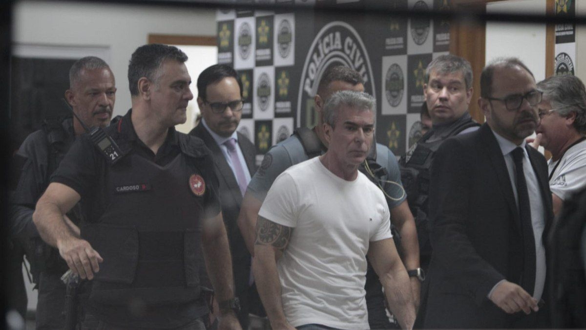 Policiais são presos por ligação com bicheiro no RJ