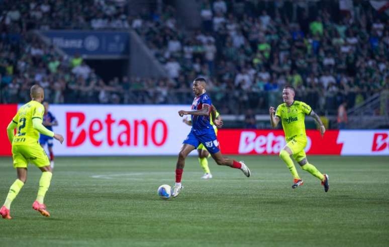 Bahia enfrenta Athletico em busca de voltar ao G4