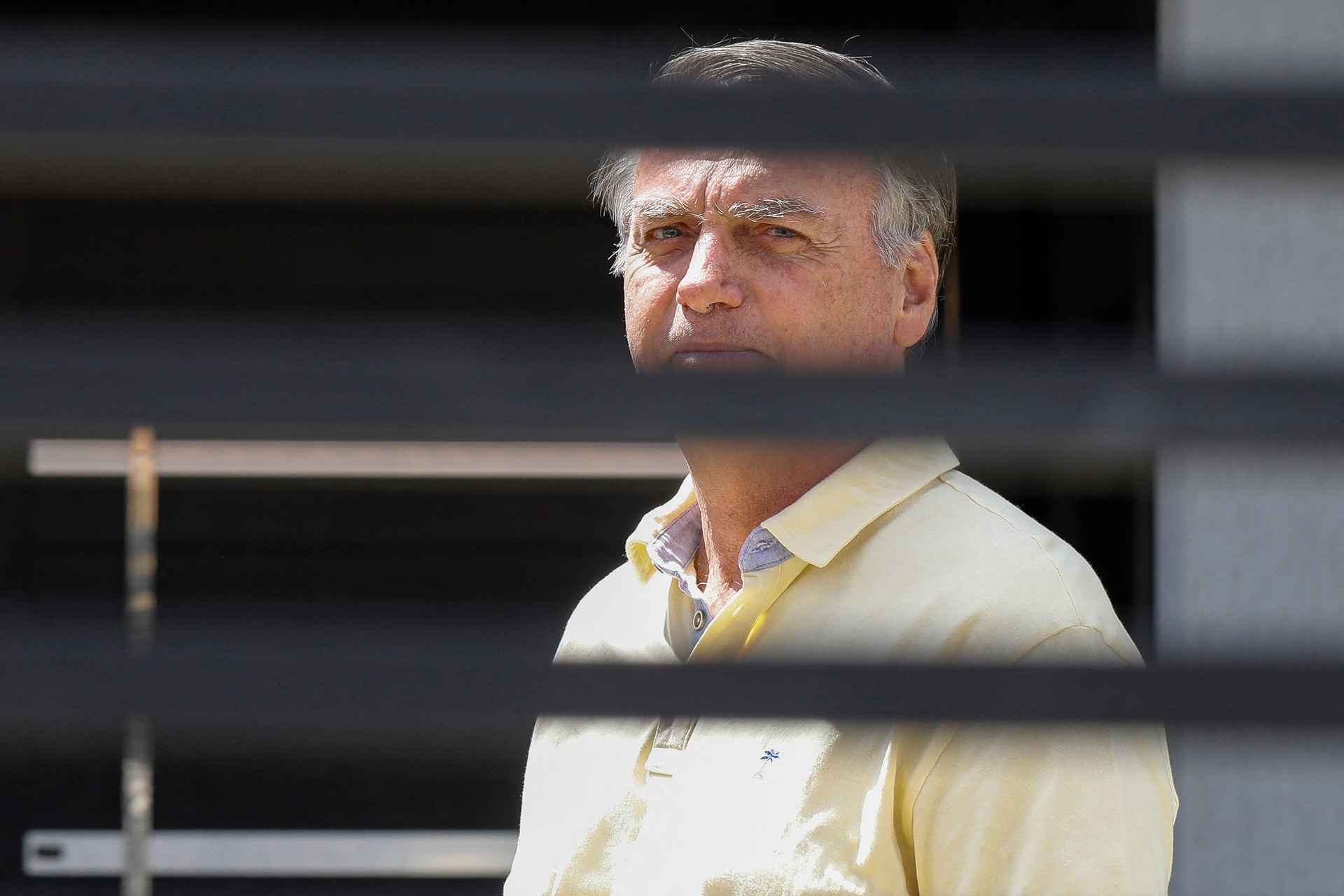 Bolsonaro recebe alta de hospital após cirurgia no ombro