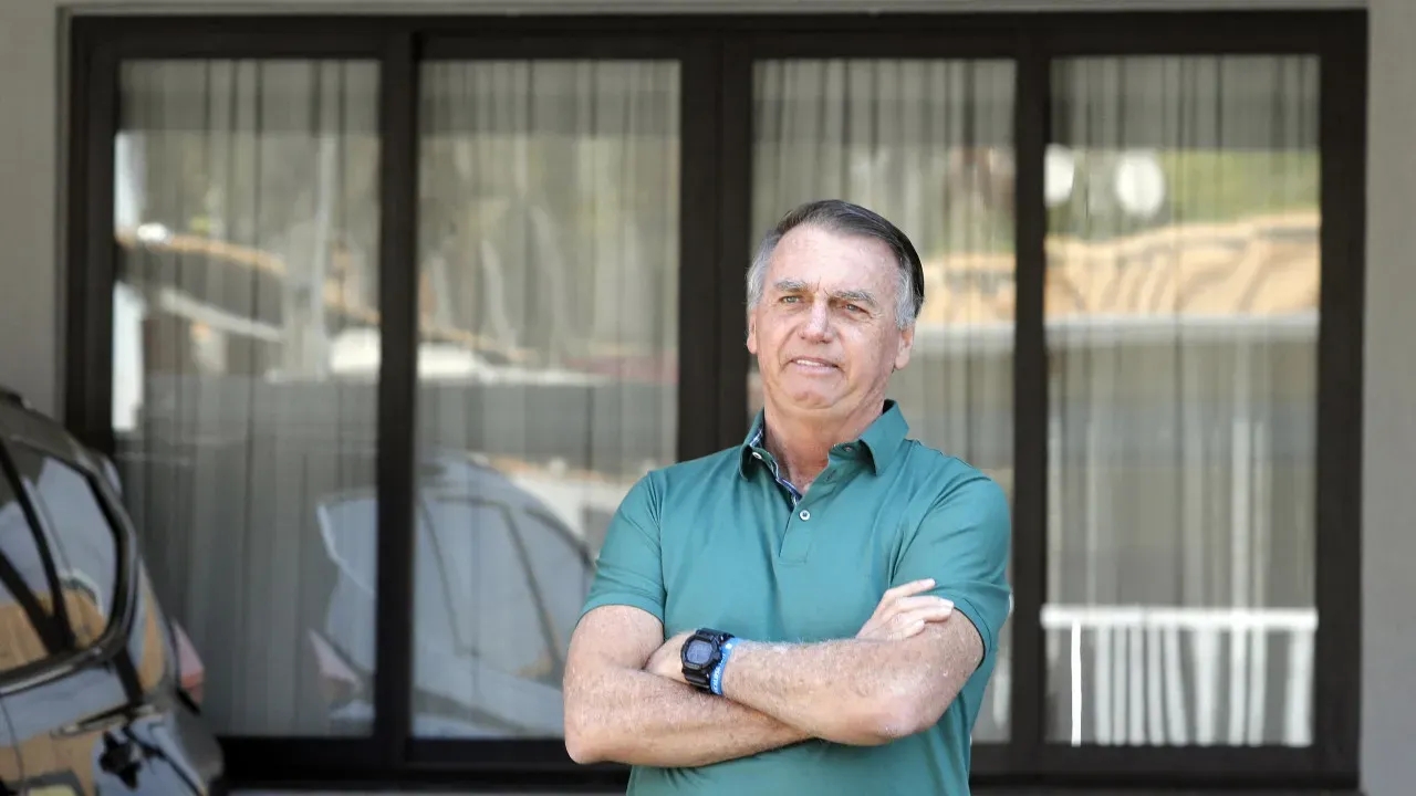 Bolsonaro reclama de isolamento e medo na prisão