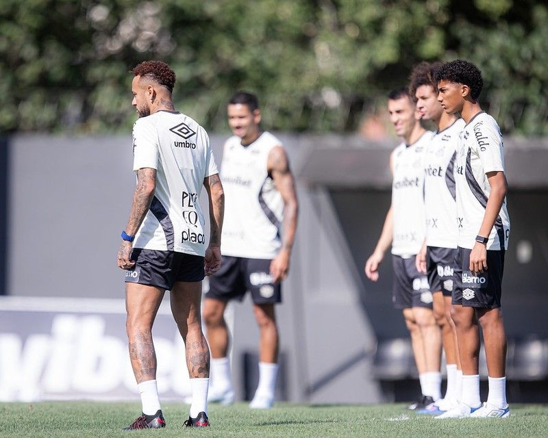 Neymar enfrenta nova polêmica e perto da convocação da Copa