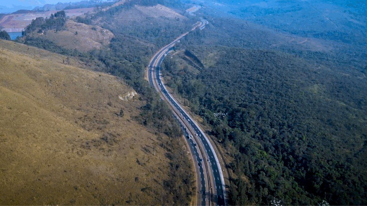 BR-040 opera em pare e siga após chuvas intensas